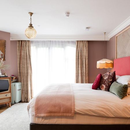The Rabbit Hotel & Retreat Templepatrick Exteriör bild
